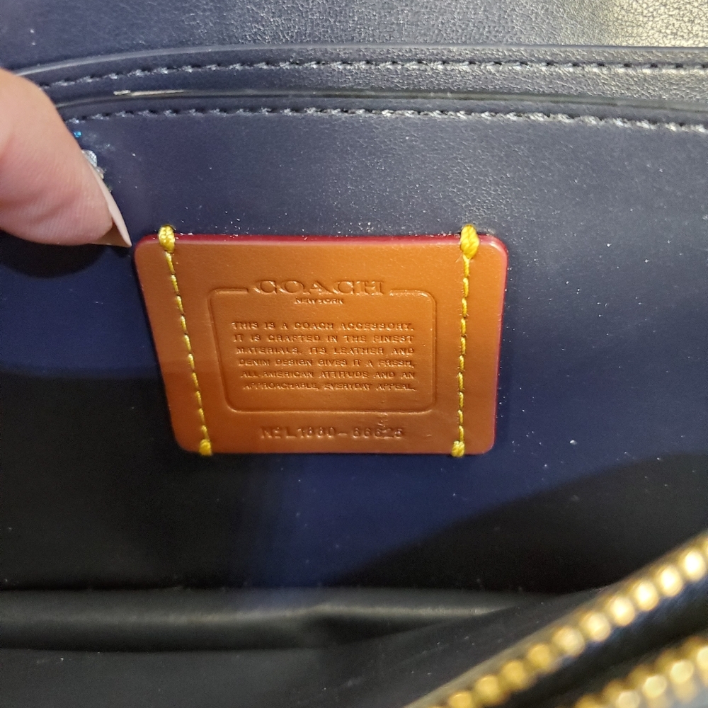 Coach - Picture 6 of 6